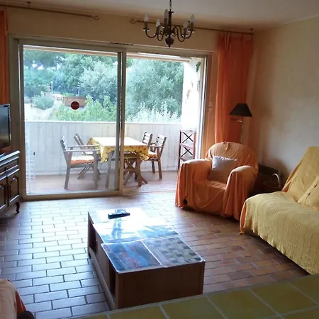 Charming With Terrace By The Beach 아파트 *